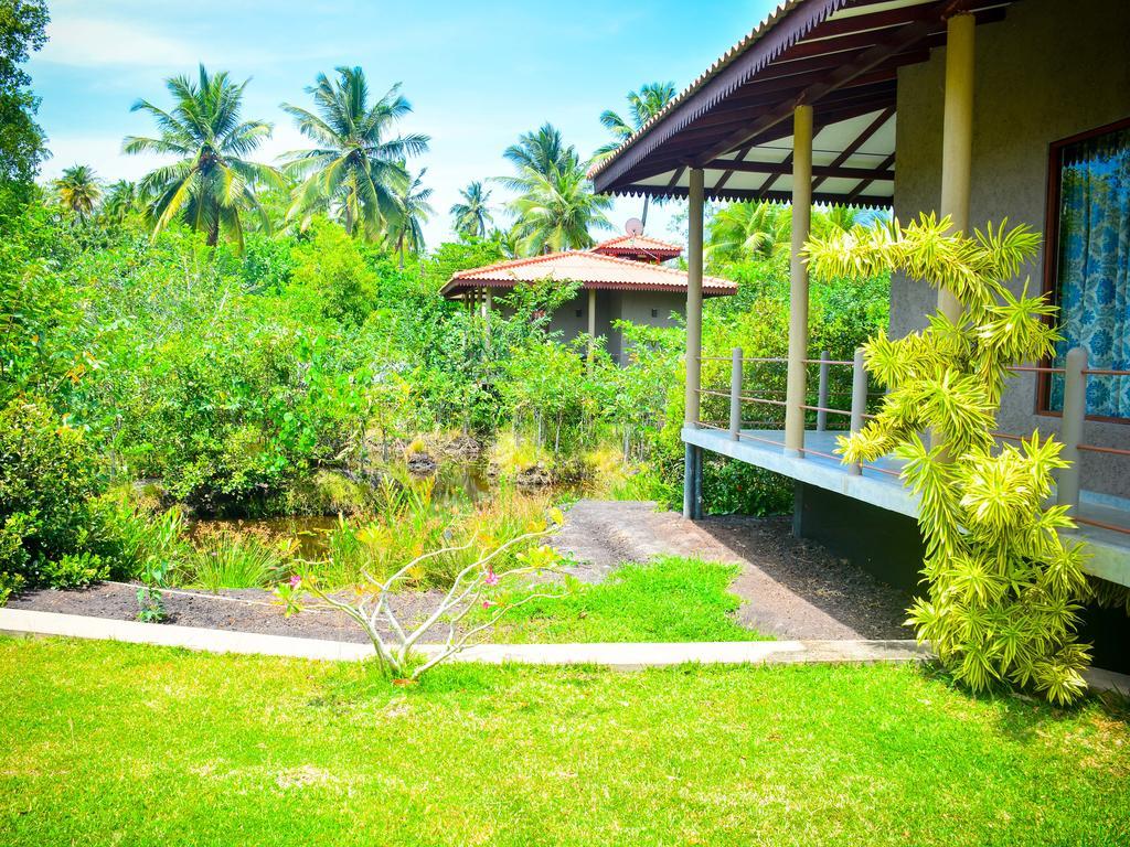 Bed and Breakfast Mass Eco Cabana Yoga & Spa - Унаватуна Экстерьер фото